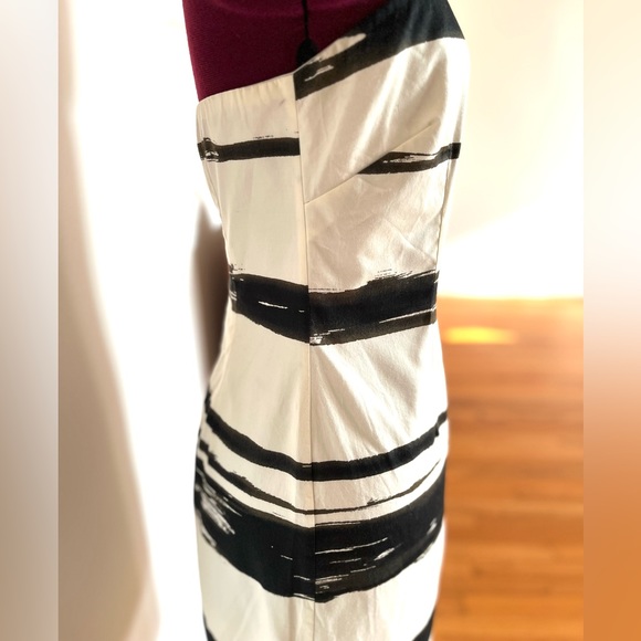 The Limited Black and White Strapless Body Con Dress with Zipper Detail - Picture 8 of 11